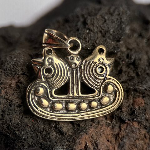 VIKINSKÁ LOĎ, LILLEVANG, DÁNSKO, AMULET, BRONZ