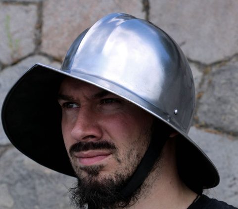 ŽELEZNÝ KLOBOUK, STŘEDOVĚKÁ PŘILBA