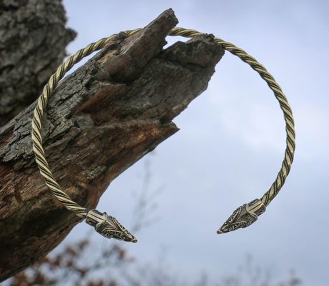MIDGARDSORMR, VIKINGSKÝ TORQUES, MOSAZ