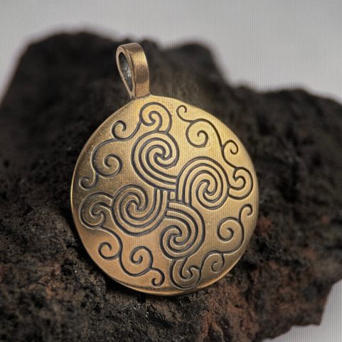SLUNCE DOBY BRONZOVÉ II, PŘÍVĚŠEK, BRONZ
