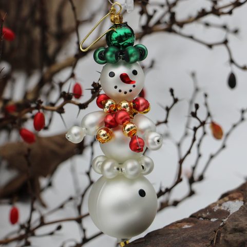 VÁNOČNÍ OZDOBA SNĚHULÁČEK NA SKŘIPCI Z KRKONOŠ