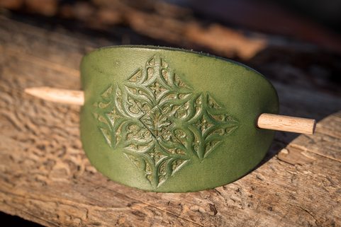 PLATAN, KOŽENÁ SPONA DO VLASŮ, ZELENÁ