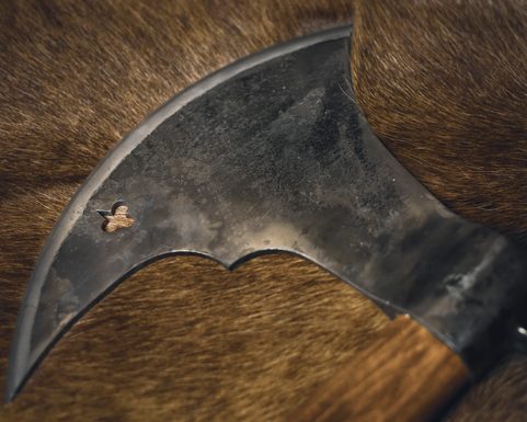 BOJOVÁ SEKERA, 13. - 15. STOLETÍ, DEKORAČNÍ REPLIKA