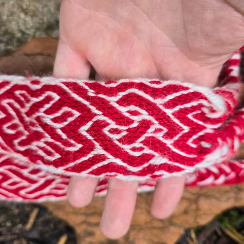 KARETKA - ČERVENOBÍLÁ 160 CM