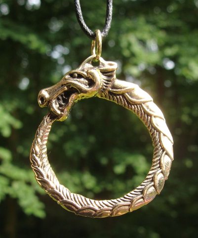 JORMUNGANDR, HAD Z MIDGARDU, UROBOROS, BRONZOVÝ AMULET