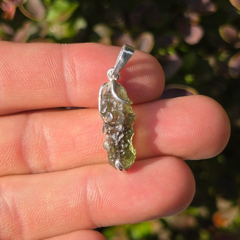 SILVER PENDANT WITH MOLDAVITE, AG 925