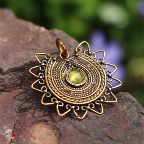 LADA, ŠPERK INSPIROVANÝ VELKOU MORAVOU, BRONZ - PERIDOT