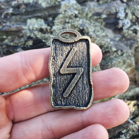 SOWULO - RUNOVÝ AMULET, ZINEK STAROMOSAZ