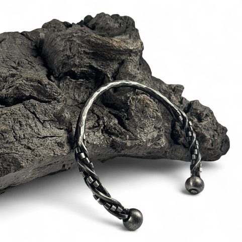 CUBIC, KOVANÝ TORQUES