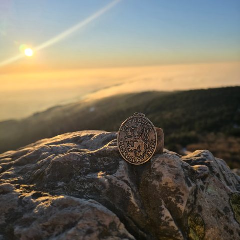 ČESKOSLOVENSKÝ HRANIČNÍ SLOUP, PŘÍVĚSEK, STAROMOSAZ