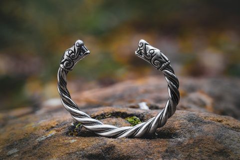 VIKINGSKÝ GOTLANDSKÝ STŘÍBRNÝ NÁRAMEK, VLCI, AG 925, 63 G