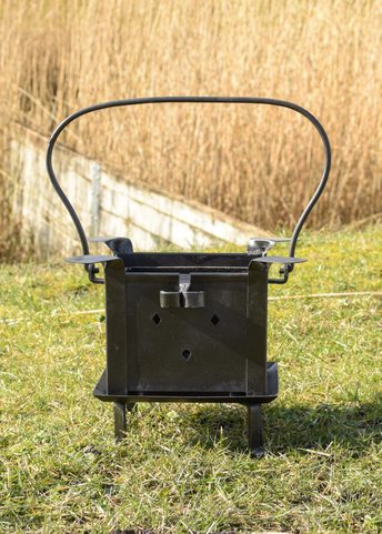 HISTORICKÉ PŘENOSNÉ OHNIŠTĚ A GRIL Z OCELI