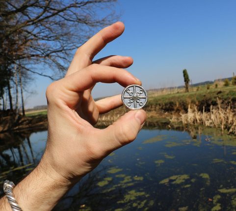 SLUNEČNÍ KRUH, OPPIDUM ZÁVIST, STŘÍBRNÝ PŘÍVĚSEK, AG 925
