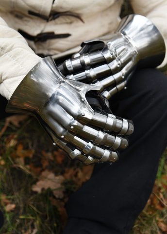 PŘESÝPACÍ RUKAVICE, 14. STOLETÍ, 1,6 MM