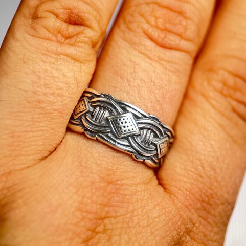 VIKINSKÝ STŘÍBRNÝ PRSTEN NASTAVITELNÝ, BORRE STYL, AG 925