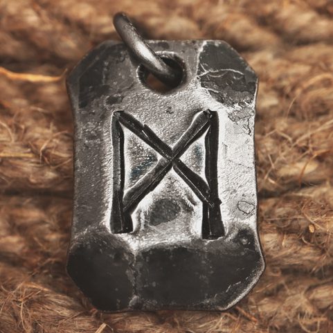 MANNAZ, KOVANÁ RUNA, AMULET