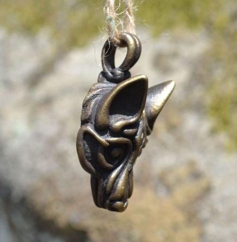 VLK FENRIR, VIKINSKÝ VÝTVARNÝ STYL, AMULET, ZINEK, STARÁ MOSAZ