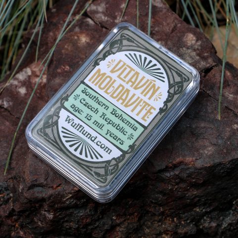 VLTAVÍN V KRABIČCE, SUROVÝ KÁMEN