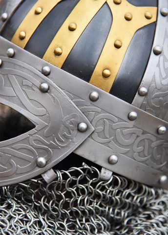 VIKINGSKÁ BRÝLOVÁ HELMA S KROUŽKOVÝM LÍMCEM