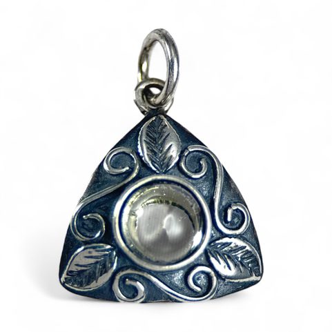 BOUDICCA, STŘÍBRNÝ PŘÍVĚSEK S KŘIŠŤÁLEM, AG 925