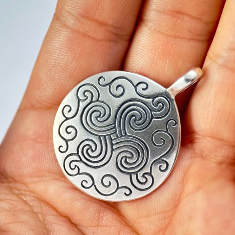 SLUNCE DOBY BRONZOVÉ II, STŘÍBRNÝ PŘÍVĚSEK, AG 925