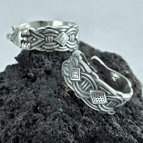 VIKINSKÝ STŘÍBRNÝ PRSTEN NASTAVITELNÝ, BORRE STYL, AG 925