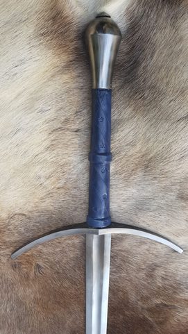 MOOR, JEDEN A PŮLRUČNÍ MEČ