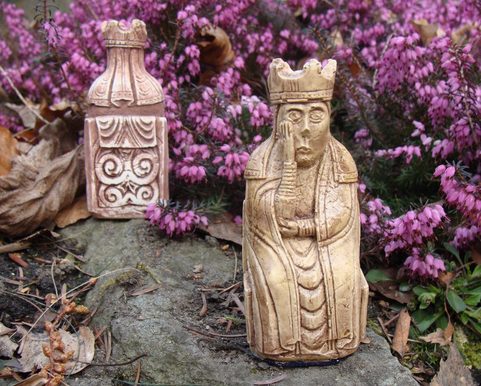 KRÁLOVNA, ŠACHOVÁ FIGURKA LEWIS CHESS, SKOTSKO
