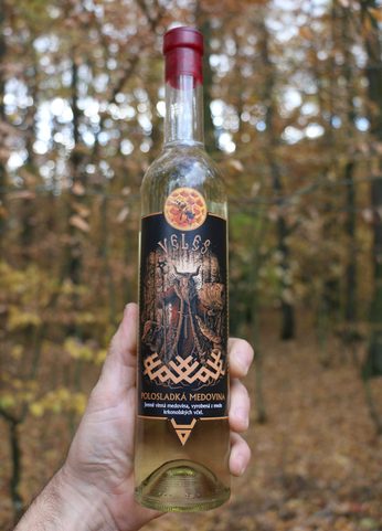 VELES - MEDOVINA POLOSLADKÁ 500 ML