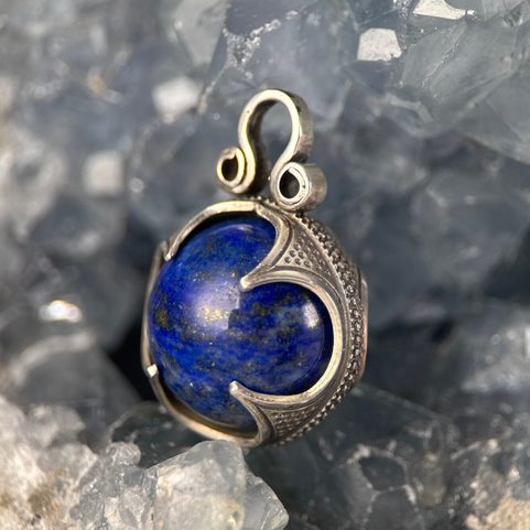 LAPIS LAZULI, VIKINSKÝ STŘÍBRNÝ PŘÍVĚSEK, GOTLAND, AG 925