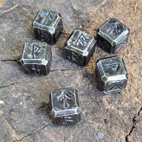 FUTHARK - RUNY, KOVANÁ KOSTKA 4 KUSY