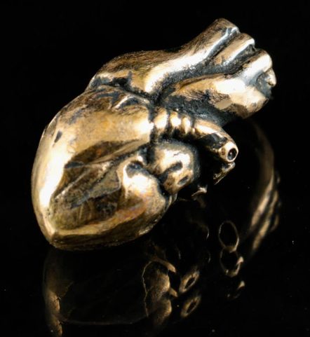 LIDSKÉ SRDCE, BRONZOVÝ AMULET