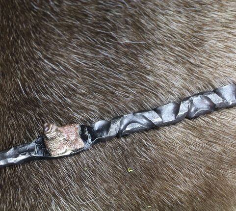 MYSLIVECKÁ LŽÍCE NA BOTY, KOVANÁ, TORZÍROVANÁ