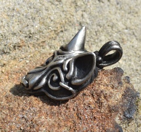 VLK FENRIR, VIKINSKÝ VÝTVARNÝ STYL, POSTŘÍBŘENÝ AMULET