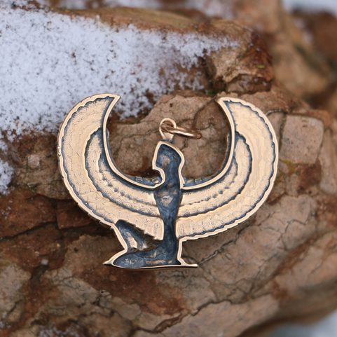 OKŘÍDLENÁ ISIS, EGYPTSKÁ BOHYNĚ - PATRONKA MATEŘSTVÍ, PŘÍRODY A MAGIE, BRONZ