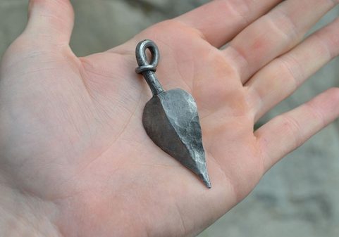 LIPOVÝ LIST - KOVANÝ AMULET