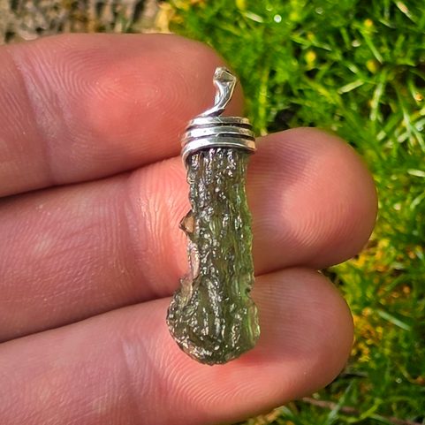 OBERUS, SILVER PENDANT WITH CZECH MOLDAVITE AG 925