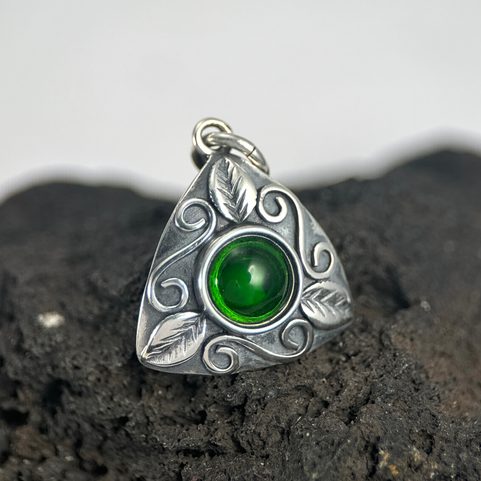 BOUDICCA, STŘÍBRNÝ PŘÍVĚSEK, MECHOVÁ ZELENÁ, AG 925