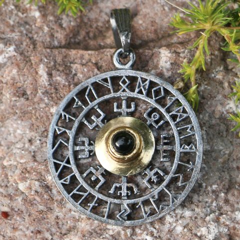 VEGVISIR - KOMPAS, ISLANDSKÁ RUNA, STŘÍBRNÝ PŘÍVĚSEK S VLTAVÍNEM, AG 925