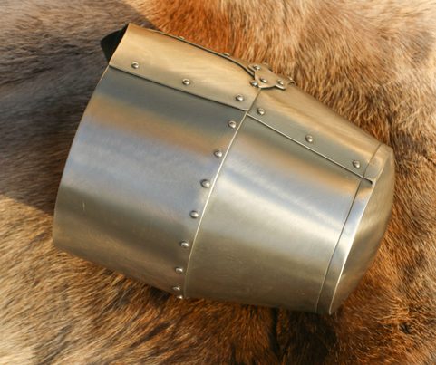 HRNCOVÁ PŘILBA, ZESÍLENÉ HLEDÍ