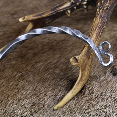 TORQUES - PŘEKRUCOVANÝ