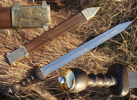 KOVANÝ GLADIUS S POCHVOU