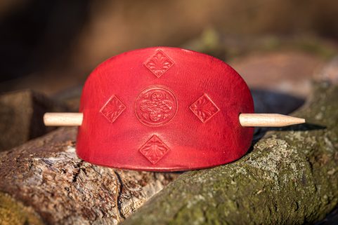 GOTHICA, KOŽENÁ SPONA DO VLASŮ, ČERVENÁ