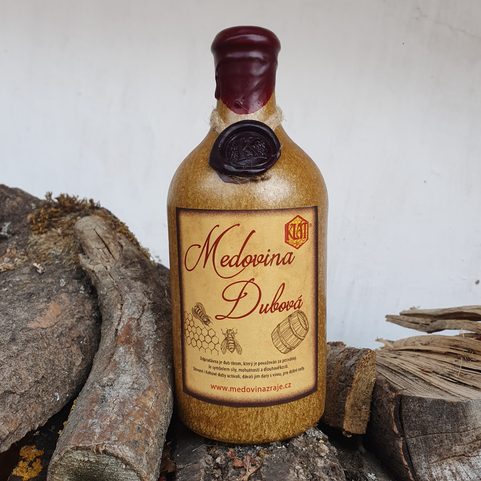 DUBOVÁ MEDOVINA ZRAJÍCÍ V SUDECH 500 ML - DÁRKOVÉ BALENÍ
