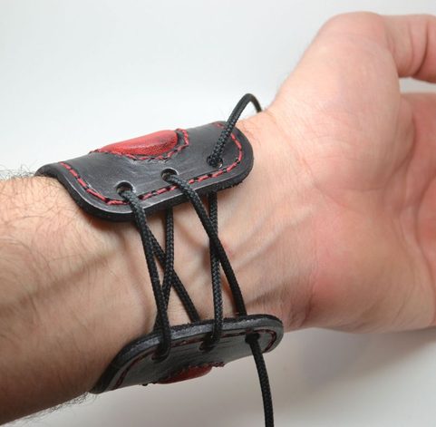 FENRIR - VLK, KOŽENÝ NÁRAMEK S VLKEM