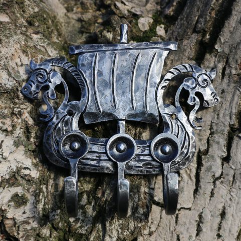 DRAKKAR - VIKINSKÁ LOĎ, KOVANÉ HÁČKY / VĚŠÁK NA KLÍČE