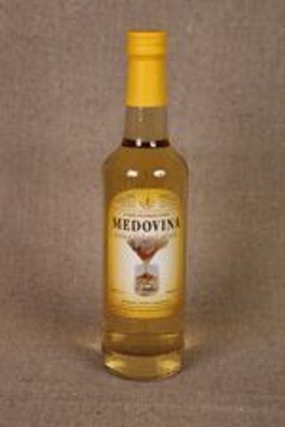 MEDOVINA S PŘÍCHUTÍ LÍSKOVÝ OŘECH