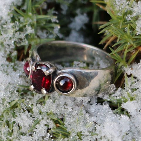 CITTADELLA, STŘÍBRNÝ PRSTEN S GRANÁTEM, AG 925