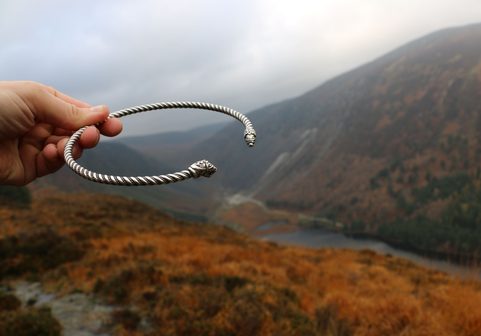 FLÓKI, VIKINSKÝ STŘÍBRNÝ TORQUES, AG 925