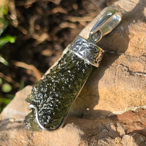 STERLING SILVER PENDANT WITH MOLDAVITE, AG 925